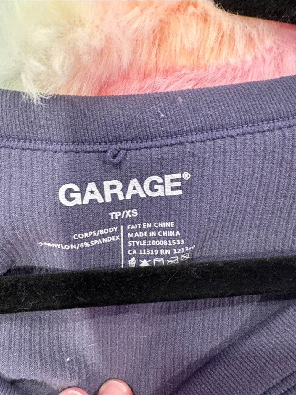 Garage Ribbed V-Neck Crop Top - Picture 2 of 2